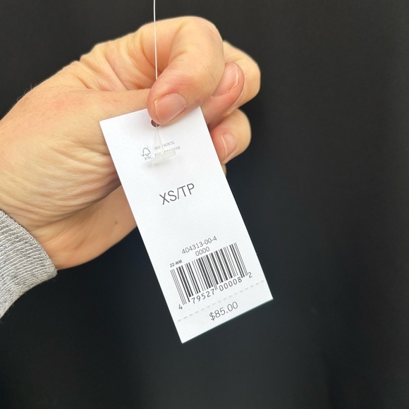 Banana Republic black sleeveless blouse, BNWT, size xs - Picture 9 of 9